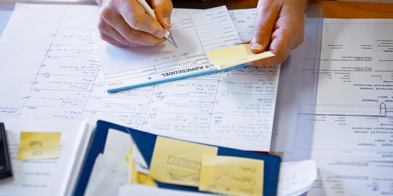 desk-writing-work-man-table-person-911763-pxhere.com